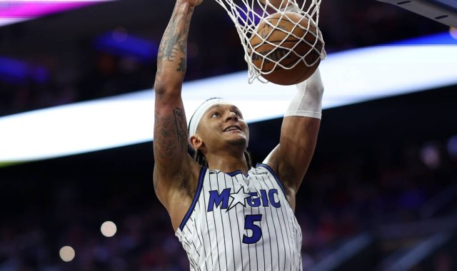 76人进季后赛战凯尔特人 魔术黄蜂18日角逐战活塞名额