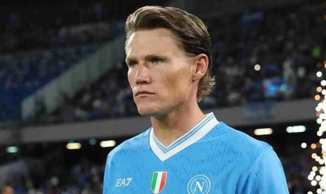 为何拒千万年薪？麦克托米奈拒沙特邀约，那不勒斯续约细节大揭秘