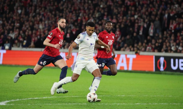 内维尔警告：维拉面临欧冠资格危机，埃梅里能否逆转颓势？