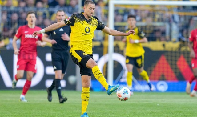 随着多特蒙德4-0，德甲最新积分榜出炉：争四白热化