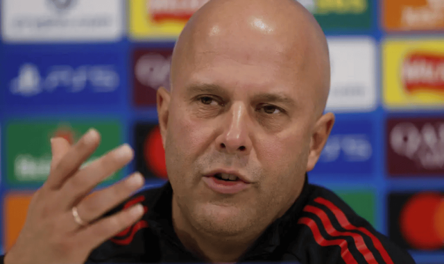 4.5亿引援打水漂？利物浦主场遭绝杀跌出前五，斯洛特帅位告急，阿隆索或重返安菲尔德救火！